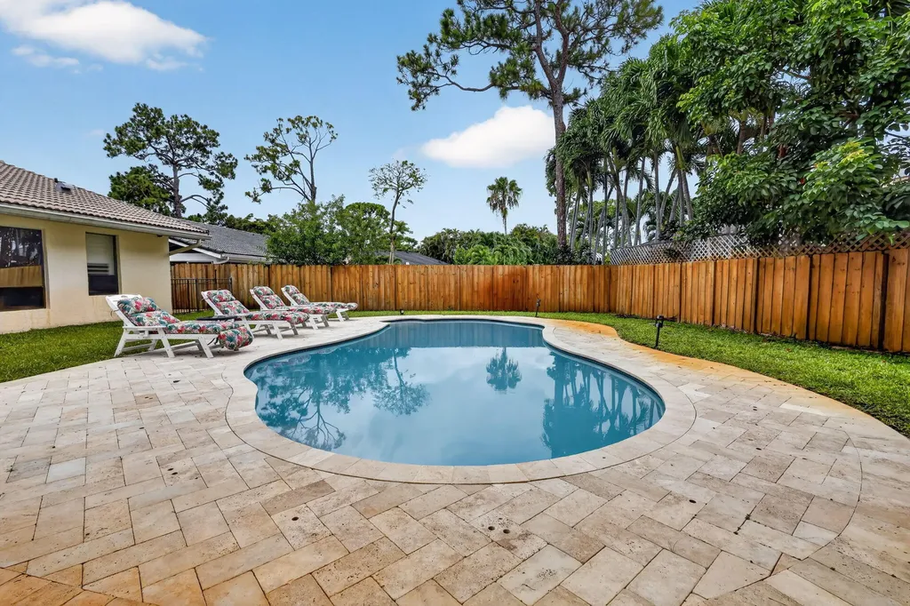 804 Foxpointe Circle Delray Beach FL 33445
