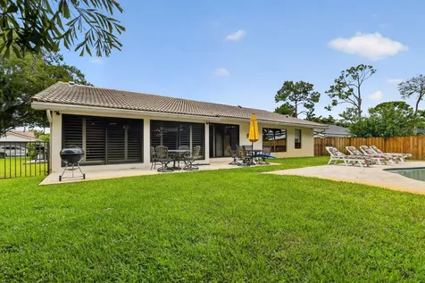 804 Foxpointe Circle Delray Beach FL 33445