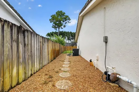 804 Foxpointe Circle Delray Beach FL 33445