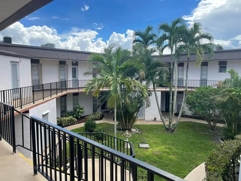 4 N Greenway Royal Palm Beach FL 33411