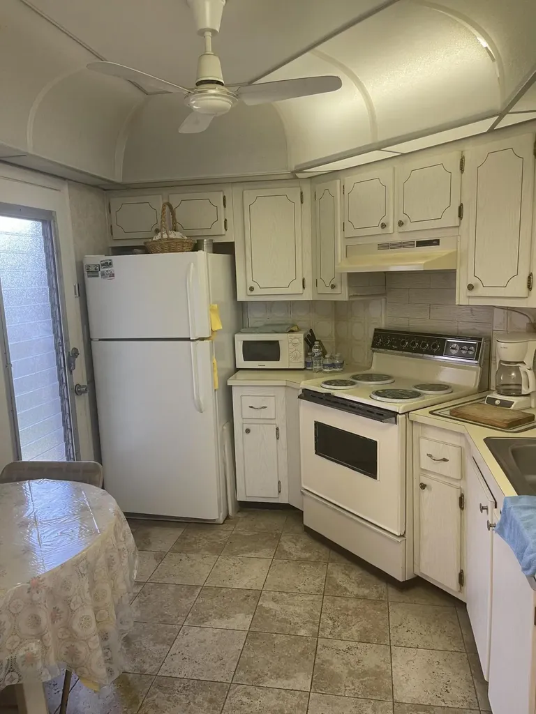 4 N Greenway Royal Palm Beach FL 33411