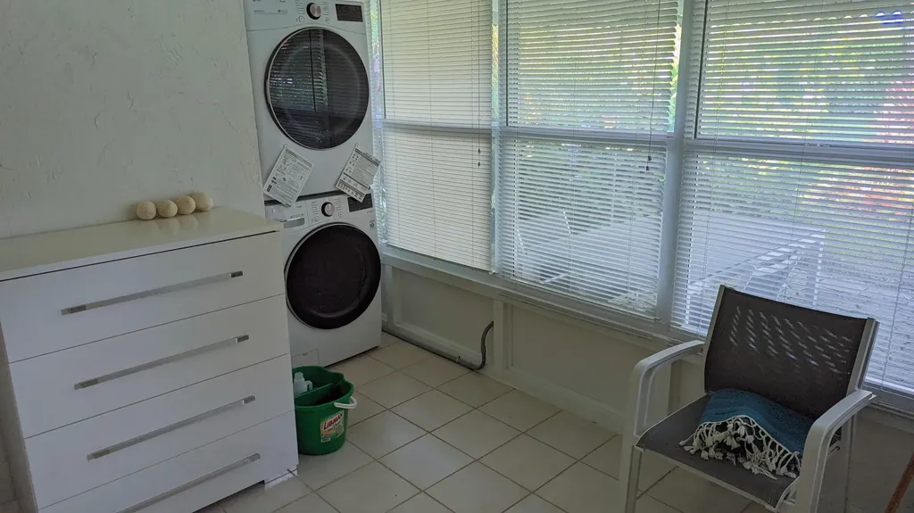 1024 S Oakridge Circle Lake Worth FL 33462