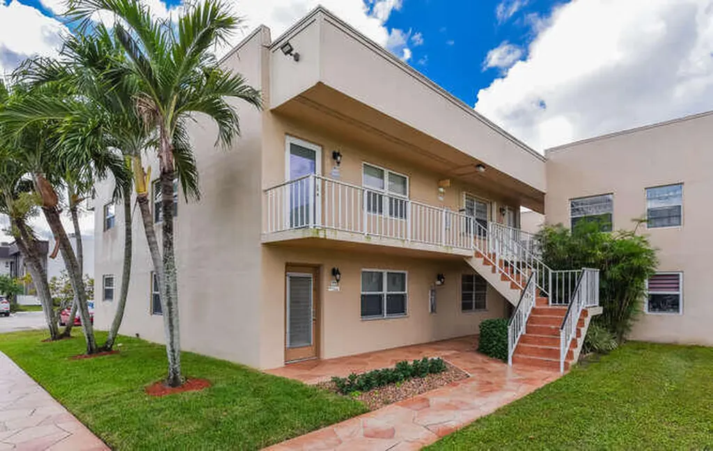 864 Normandy R Delray Beach FL 33484