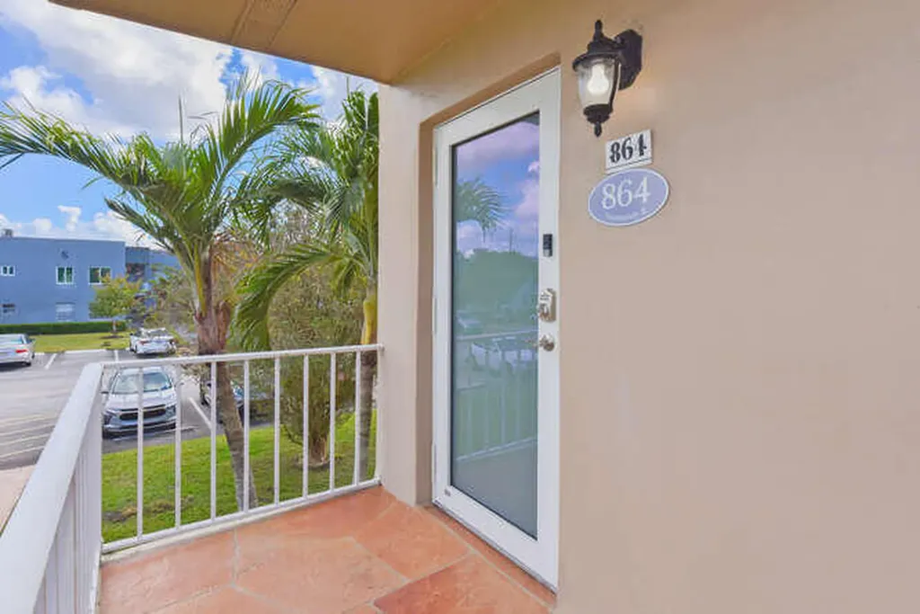 864 Normandy R Delray Beach FL 33484