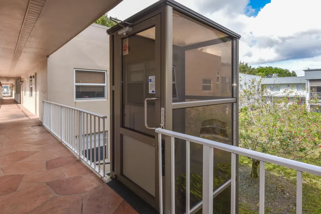 864 Normandy R Delray Beach FL 33484