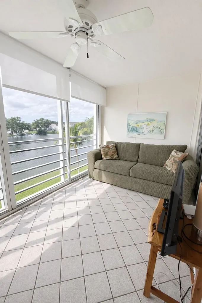 4032 Yarmouth B Boca Raton FL 33434