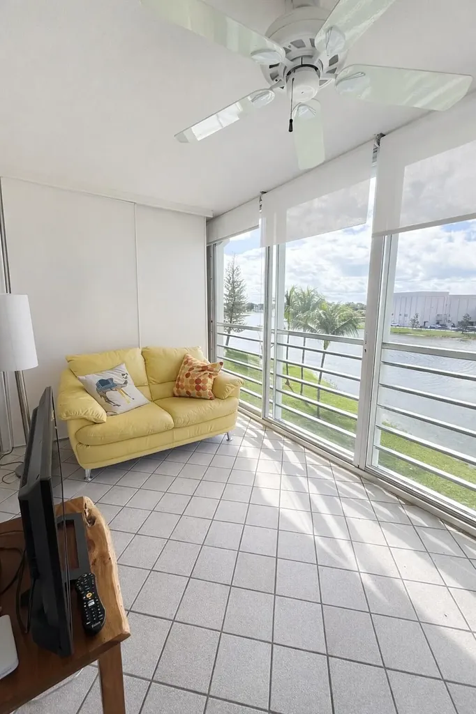 4032 Yarmouth B Boca Raton FL 33434