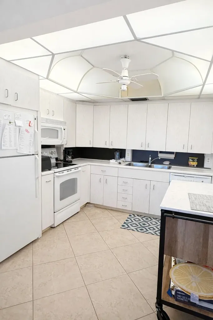 4032 Yarmouth B Boca Raton FL 33434