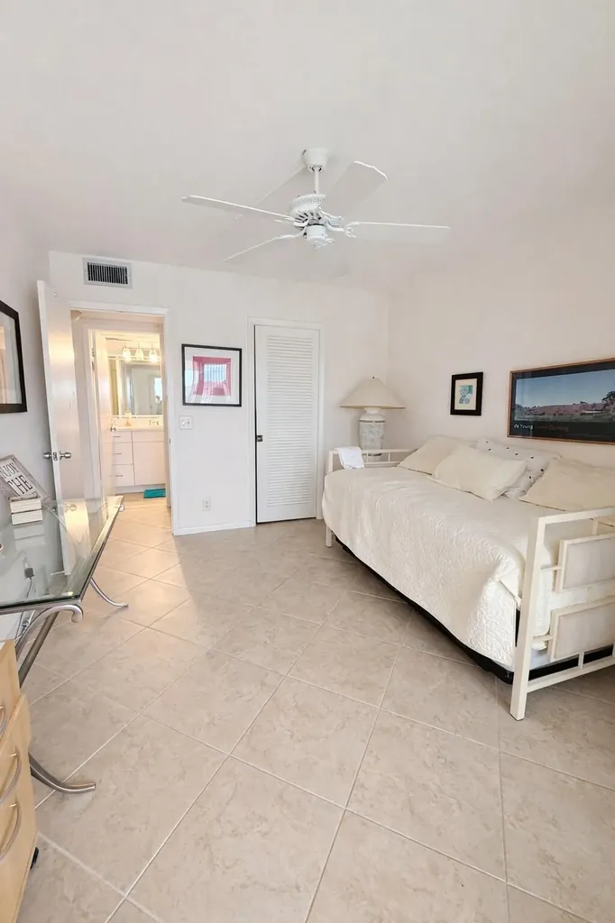 4032 Yarmouth B Boca Raton FL 33434