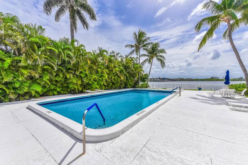 2860 S Ocean Boulevard Palm Beach FL 33480