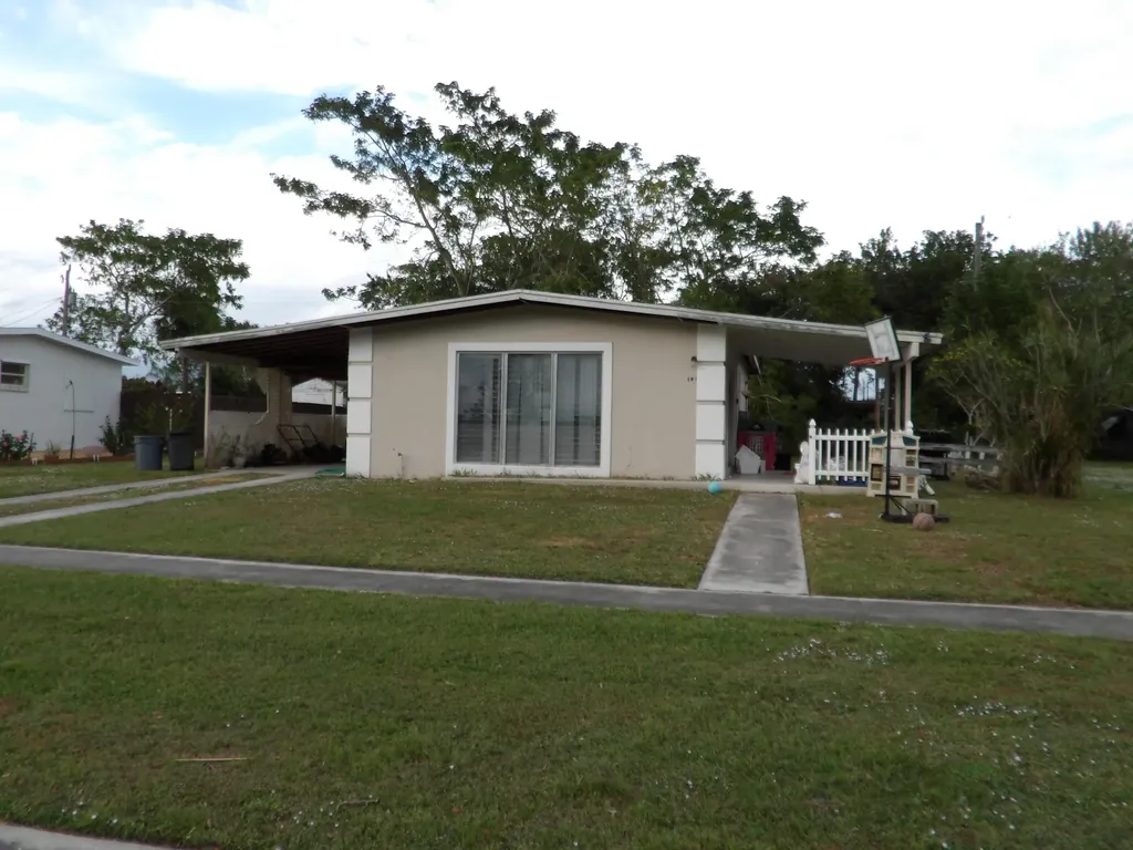 141 SE El Sito Court Port St Lucie FL 34983