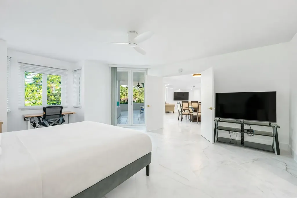 100 SE 5th Avenue Boca Raton FL 33432