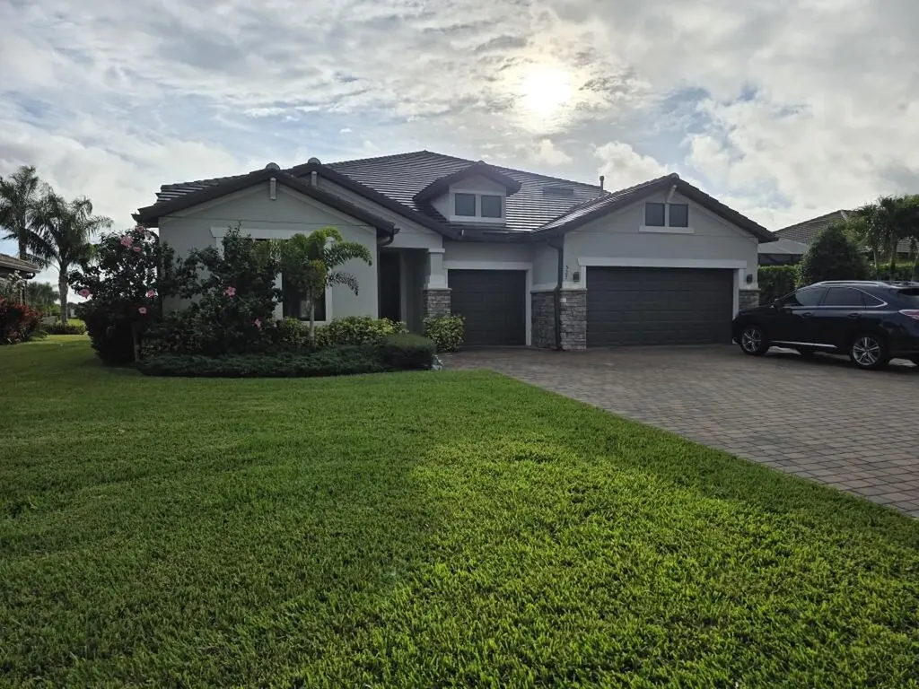 527 SE Vallarta Drive Port St Lucie FL 34984