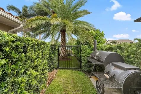 8884 SE Pelican Island Way Hobe Sound FL 33455