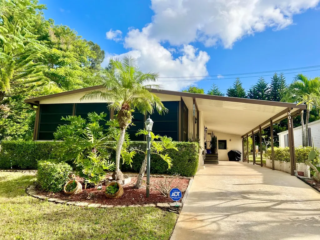 8011 SE Homestead Avenue Hobe Sound FL 33455