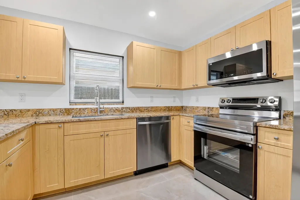 2932 Saginaw Avenue West Palm Beach FL 33409