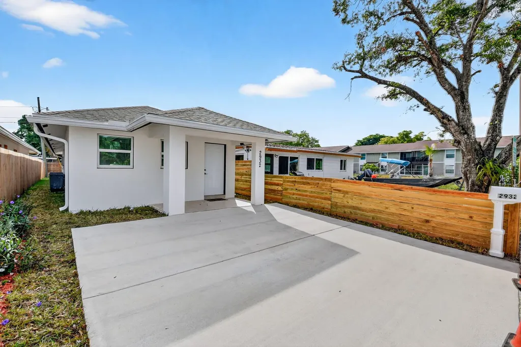 2932 Saginaw Avenue West Palm Beach FL 33409