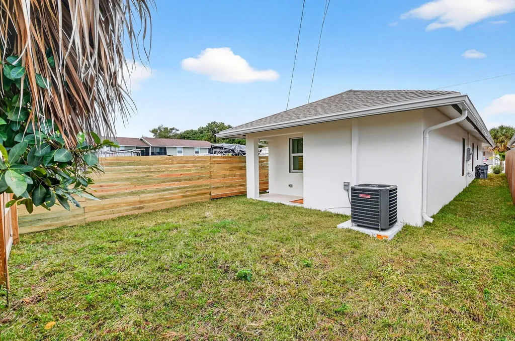 2932 Saginaw Avenue West Palm Beach FL 33409