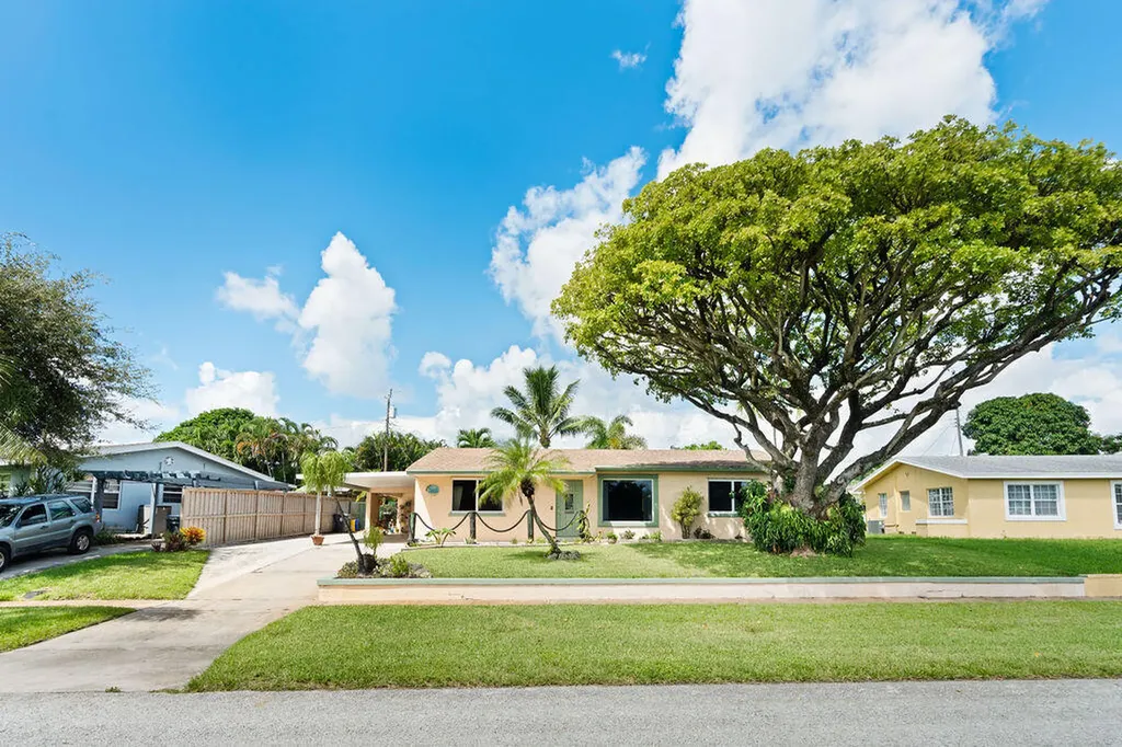 1613 Nanette Court Lake Worth FL 33461