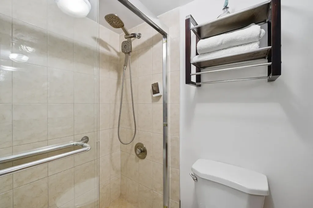 433 Flanders J Delray Beach FL 33484