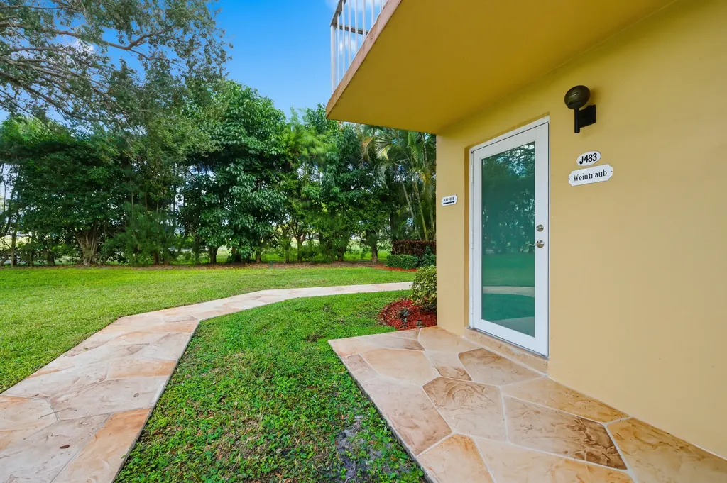 433 Flanders J Delray Beach FL 33484
