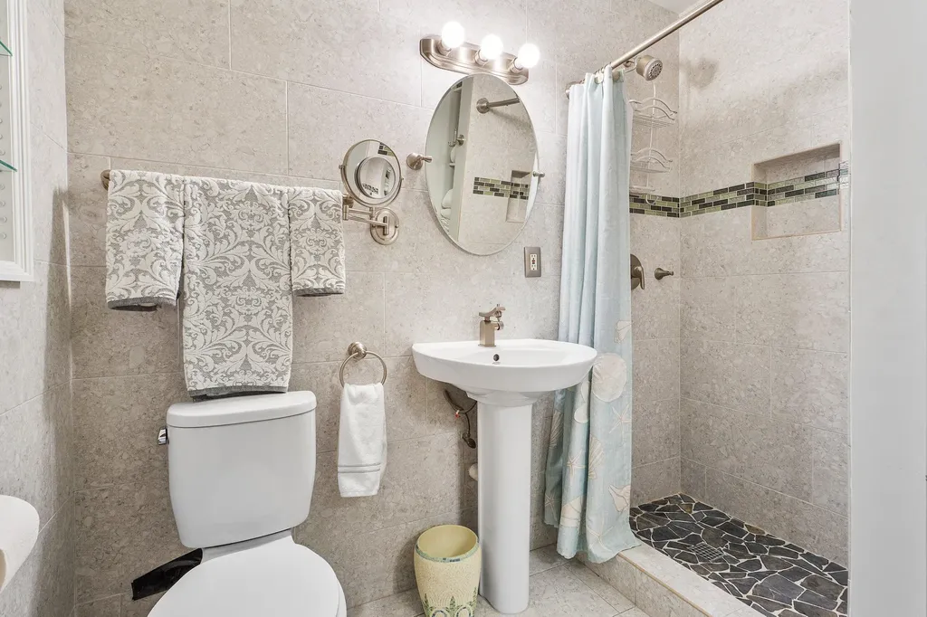 802 NE 2nd Street Delray Beach FL 33483