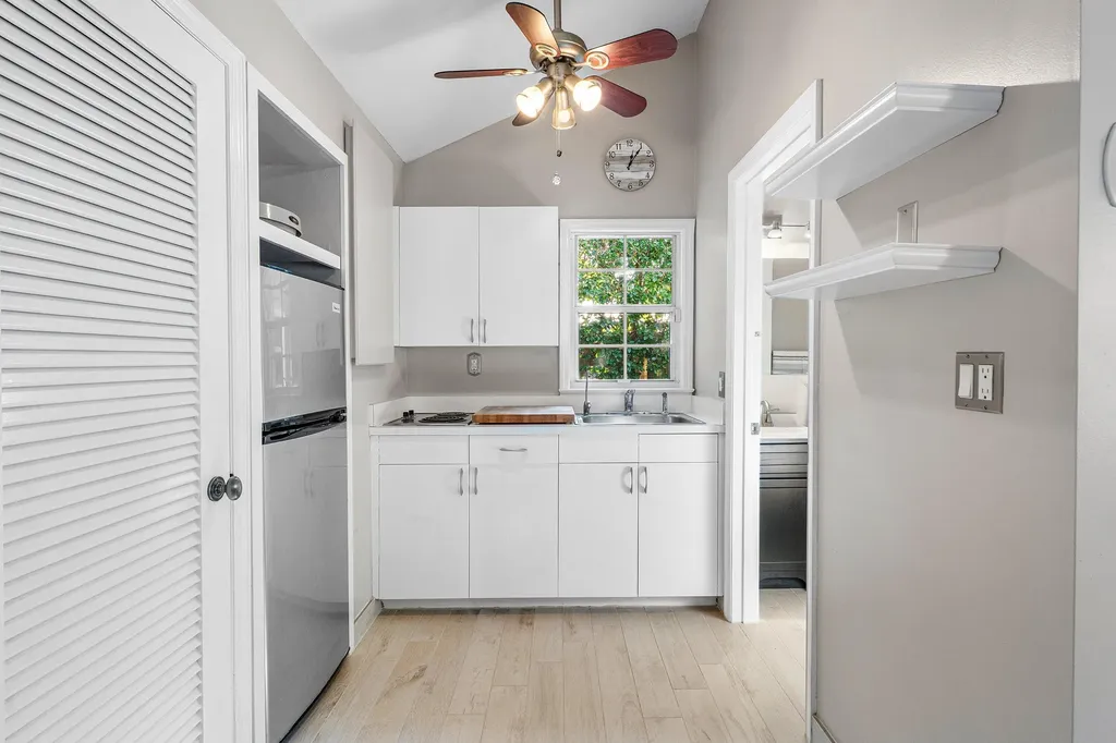 802 NE 2nd Street Delray Beach FL 33483