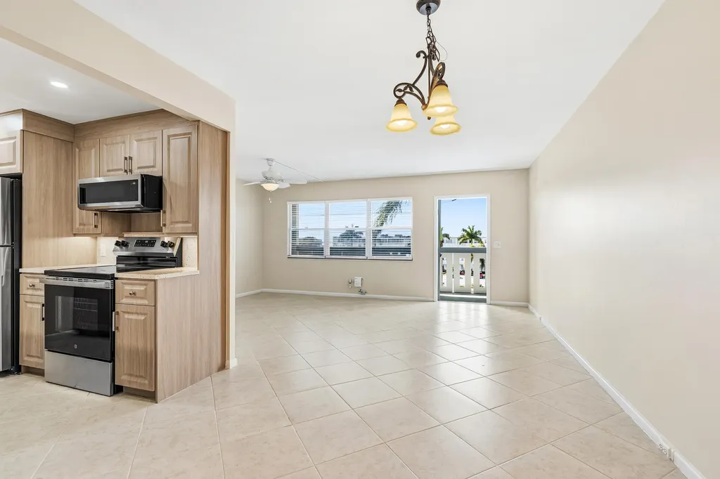 4067 Yarmouth D Boca Raton FL 33434