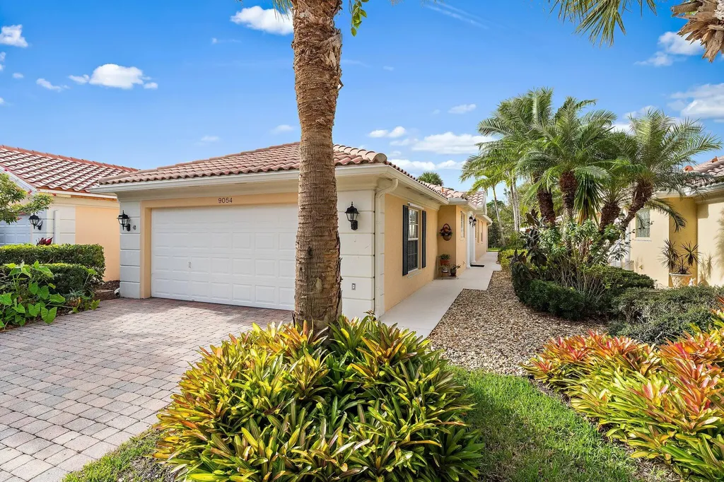 9054 SE Hawks Nest Court Hobe Sound FL 33455
