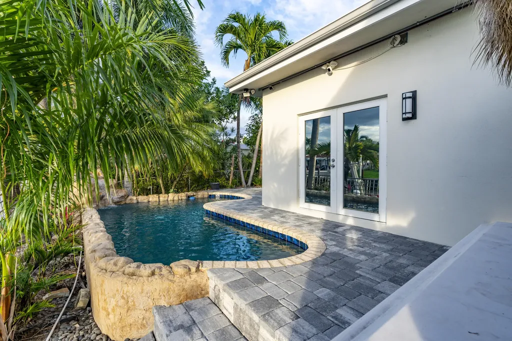 851 SE 5th Avenue Pompano Beach FL 33060