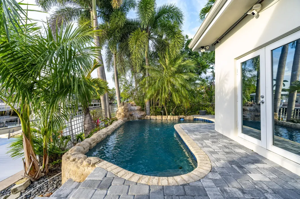 851 SE 5th Avenue Pompano Beach FL 33060