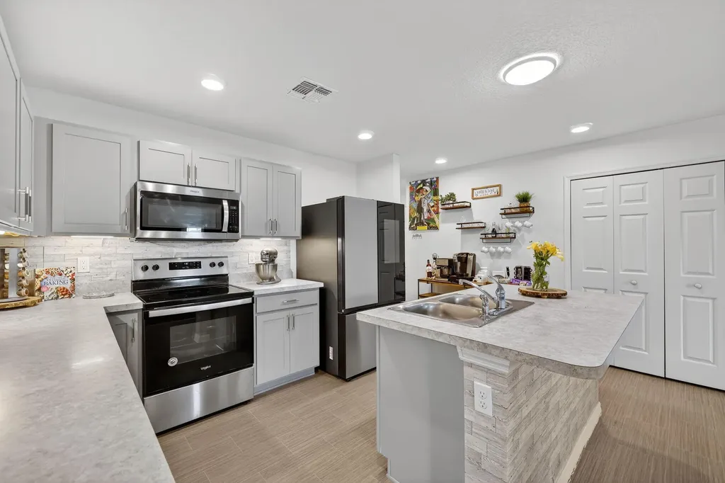 644 SW Hoffenberg Avenue Port St Lucie FL 34953