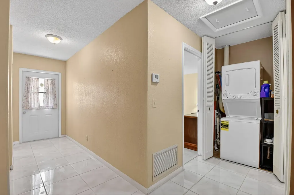 676 Laconia Circle Lake Worth FL 33467
