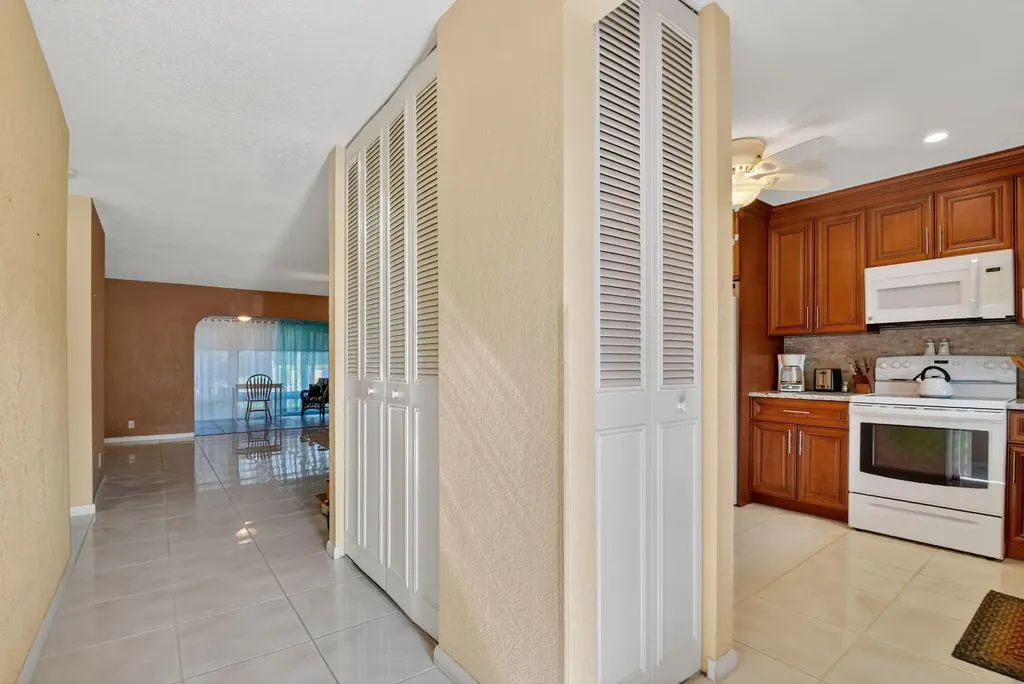 676 Laconia Circle Lake Worth FL 33467