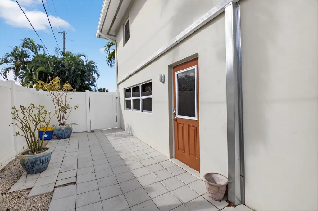 2830 SW 6th Street Boynton Beach FL 33435