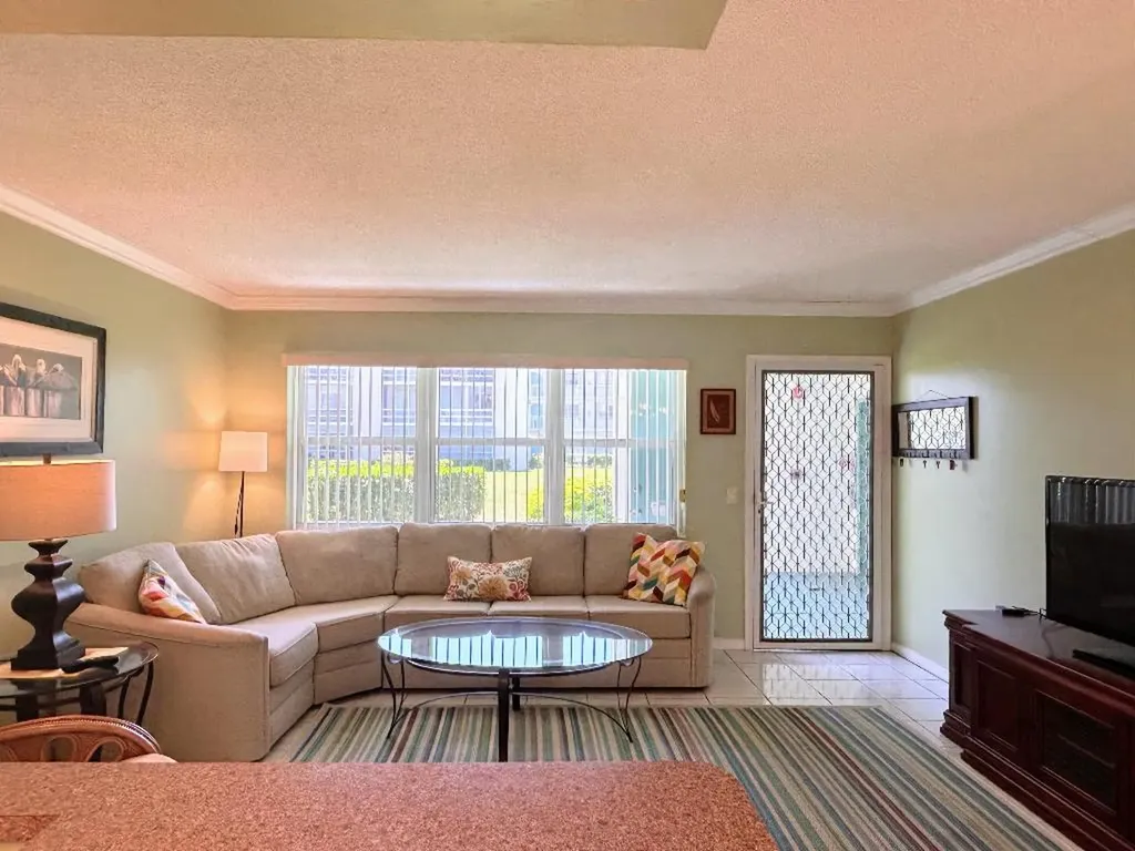 450 Horizons E Boynton Beach FL 33435