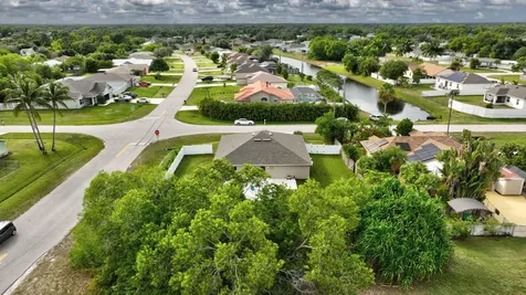 3002 SE East Blackwell Drive Port St Lucie FL 34952