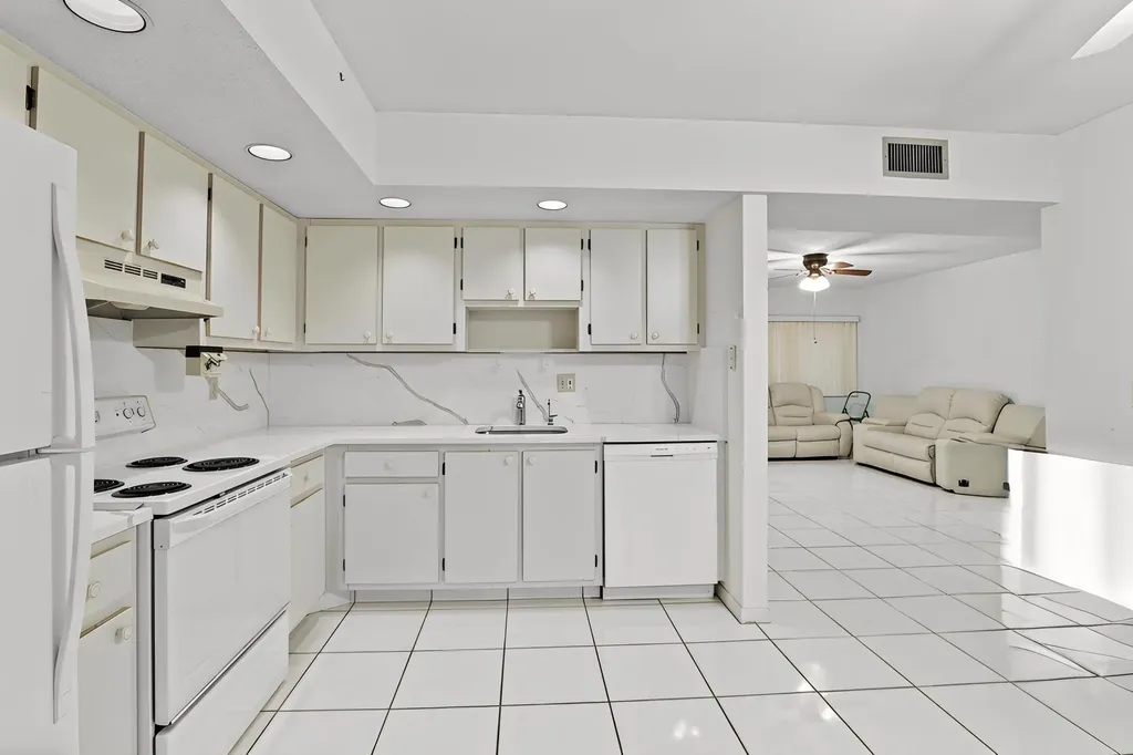5280 Las Verdes Circle Delray Beach FL 33484
