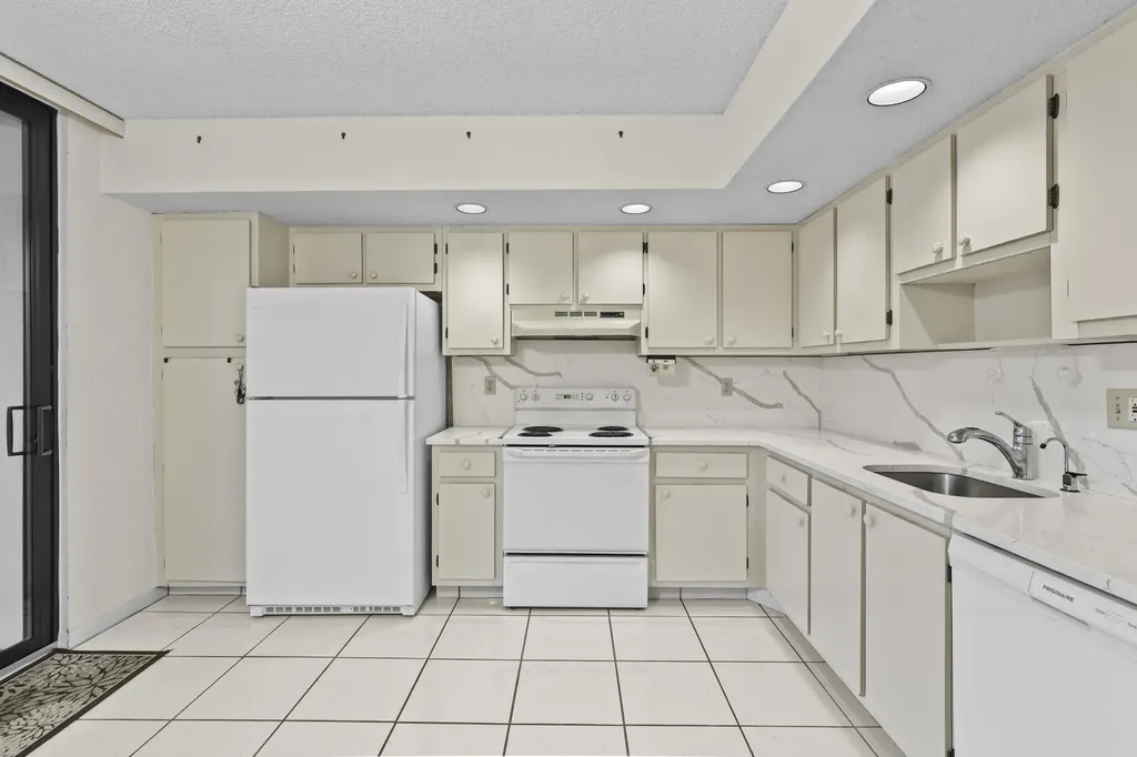 5280 Las Verdes Circle Delray Beach FL 33484
