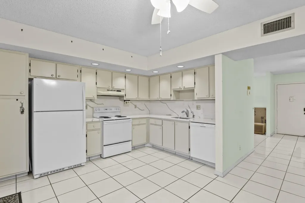 5280 Las Verdes Circle Delray Beach FL 33484