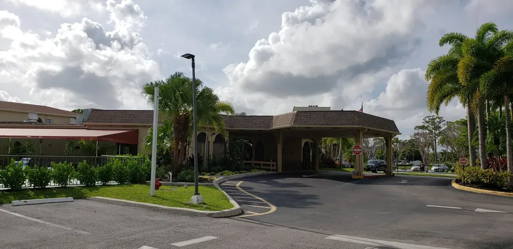 3755 Via Poinciana Lake Worth FL 33467