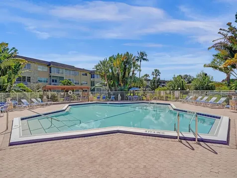 5041 W Oakland Park Boulevard Lauderdale Lakes FL 33313
