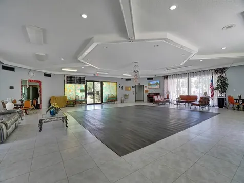 5041 W Oakland Park Boulevard Lauderdale Lakes FL 33313