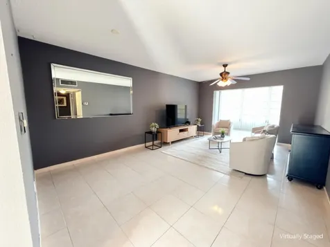 5041 W Oakland Park Boulevard Lauderdale Lakes FL 33313