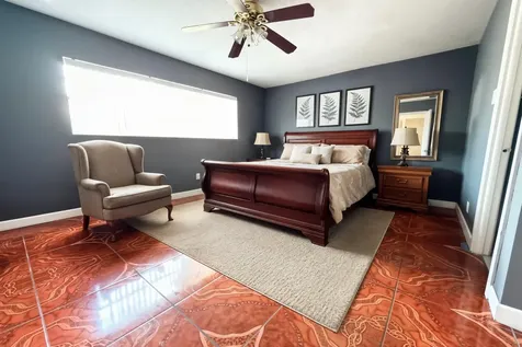 5041 W Oakland Park Boulevard Lauderdale Lakes FL 33313