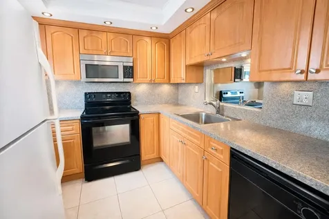 5041 W Oakland Park Boulevard Lauderdale Lakes FL 33313