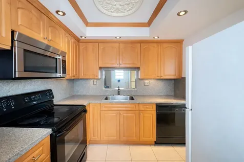 5041 W Oakland Park Boulevard Lauderdale Lakes FL 33313