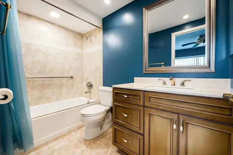 5041 W Oakland Park Boulevard Lauderdale Lakes FL 33313