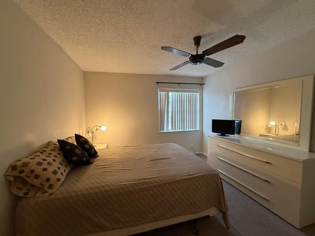470 Capri J Delray Beach FL 33484