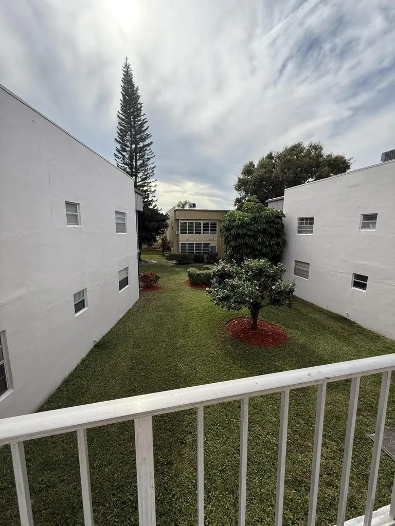 470 Capri J Delray Beach FL 33484